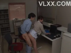 Địt nhau cùng em nhân viên văn phòng lồn khít