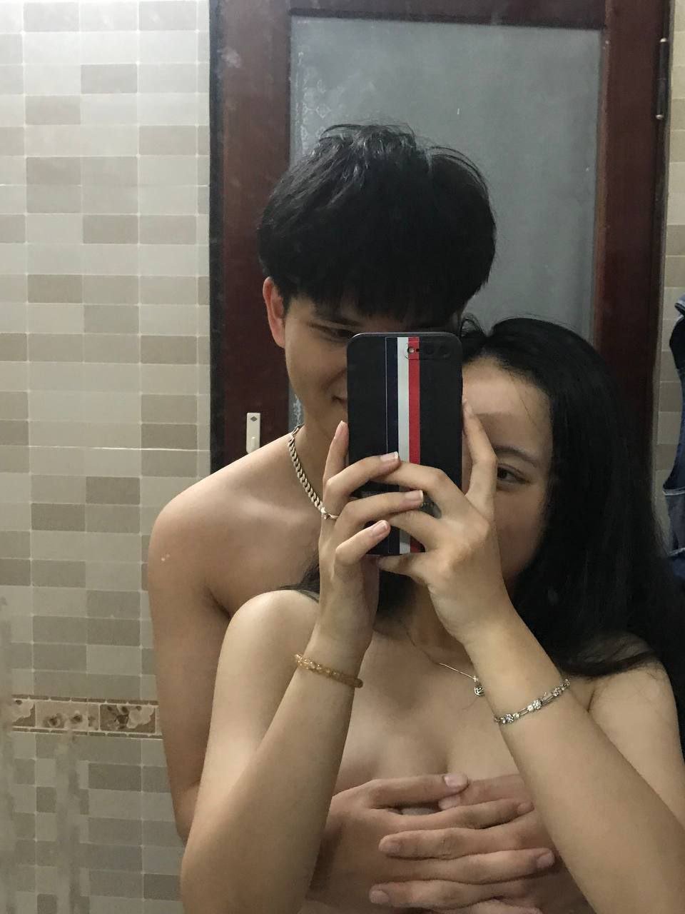 Gạ gẫm em trai tuổi dậy thì thèm quay tay