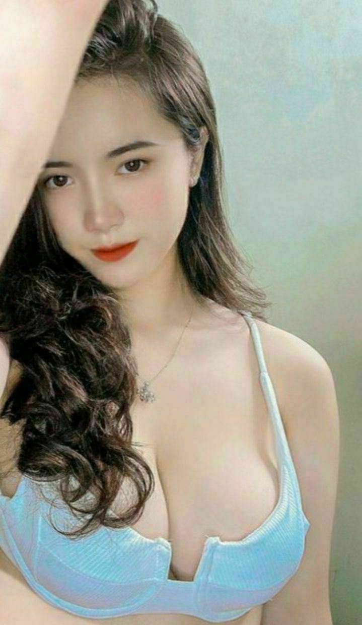 Mẹ kế dâm loạn cho con trai địt khi chồng ngủ say